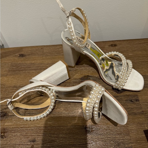 Badgley Mischka Feisty Pearl Block Heel - Picture 3 of 5